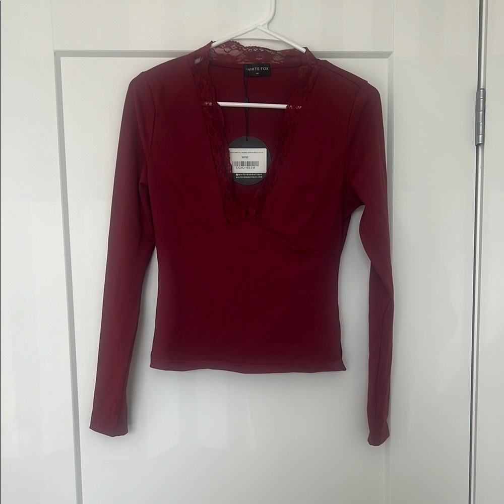 White Fox Boutique Red Cut Out Fitted Long Sleeve Blouse - Picture 2 of 3